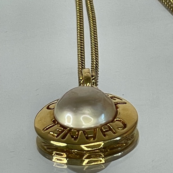 CHANEL Logo Pearl Round Gold Tone Pendant Necklace - Picture 5 of 12